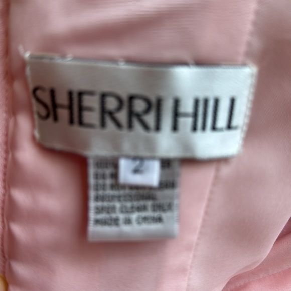 Sherri Hill Pink Satin Mermaid Peplum long gown / dress. Size 2. - Picture 5 of 7